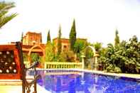 สระว่ายน้ำ Auberge Kasbah Tiriguioute