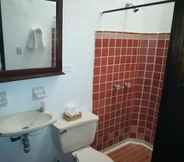 Toilet Kamar 5 Hotel Casa Claustro de Zapatoca