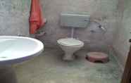 Toilet Kamar 4 Good Luck Guest House