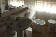 Toilet Kamar Hostal El Botero