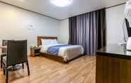 Bedroom 3 Hyundae Motel