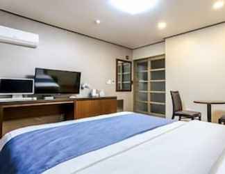 Bedroom 2 Hyundae Motel