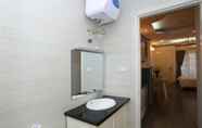 Toilet Kamar 7 NYT Home Tay Ho No.3