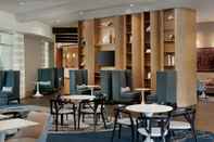 Quầy bar, cafe và phòng lounge Hampton Inn & Suites Teaneck Glenpointe