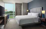 Bedroom 7 Hampton Inn & Suites Teaneck Glenpointe