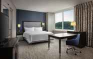 Bedroom 6 Hampton Inn & Suites Teaneck Glenpointe