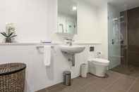 In-room Bathroom Accommodate Canberra - Quayside