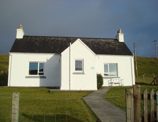 Exterior 2 Harris White Cottage