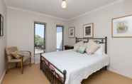 Kamar Tidur 2 JASMINE, 2BDR Port Melbourne House