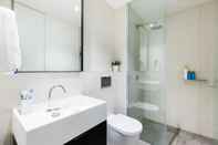 Phòng tắm bên trong MAXINE, 1BDR Collingwood Apartment