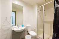 In-room Bathroom MEGAN, 2BDR Melbourne Apartment