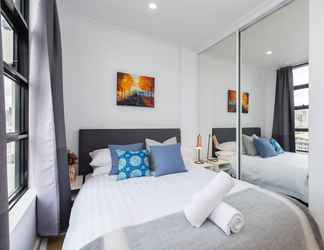 Bilik Tidur 2 ROLAND, 1BDR Melbourne Apartment