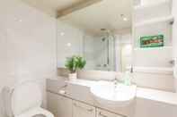 Toilet Kamar WESLEY, 2BDR Carlton Apartment