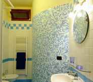 In-room Bathroom 5 Poggio Desto B&B