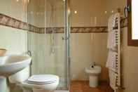 Toilet Kamar Garden House Hotel