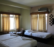 Bedroom 5 Hotel Vajra Inn