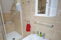 In-room Bathroom Holiday Home - Self-Catering