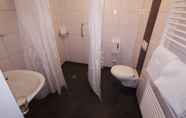 In-room Bathroom 6 Landhaus Sundern