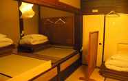 Kamar Tidur 4 Guesthouse KINGYOYA - Hostel