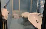 Toilet Kamar 2 Hotel Albergo Italia