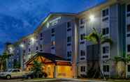 Exterior 7 WoodSpring Suites Naples