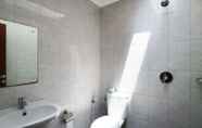 In-room Bathroom 7 Anyar Bagus Villa