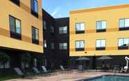 Kolam Renang 6 Fairfield Inn&Suite by Marriott Fresno Yosemite Intl Airport