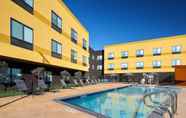 Swimming Pool 7 Fairfield Inn&Suite by Marriott Fresno Yosemite Intl Airport