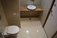 Phòng tắm bên trong Kundan Leela Resort