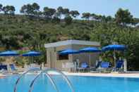 สระว่ายน้ำ Hotel Residence Villa Ascoli