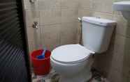 Toilet Kamar 7 Pleasant Valley Guesthouse - Baler