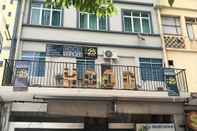 Bên ngoài HOOD - Hostel