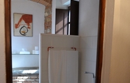 In-room Bathroom 5 Fattoria la Loggia