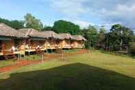 Bangunan 9 Huts on a Hill