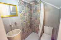 In-room Bathroom Romantic Maisonette