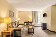 Common Space Econo Lodge Inn & Suites Radford-Blacksburg Area