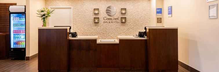 Lobi Comfort Inn & Suites