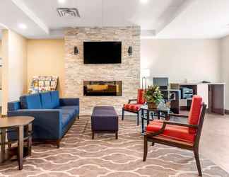 Lobby 2 Comfort Inn & Suites