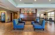 Lobby 6 Comfort Inn & Suites – Harrisburg Airport – Hershey South