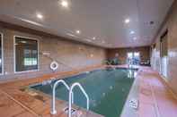 สระว่ายน้ำ Comfort Inn & Suites – Harrisburg Airport – Hershey South