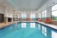 Swimming Pool Hampton Inn Cumberland