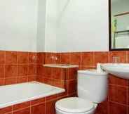 In-room Bathroom 4 Hostal Villa