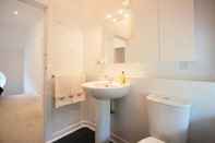 In-room Bathroom Bron y Graig