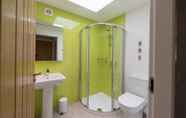 In-room Bathroom 4 Lord Galloway 33, Newton Stewart