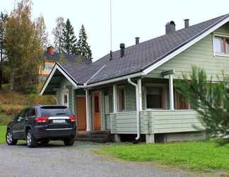 Exterior 2 Nuppulanranta cottage by lake