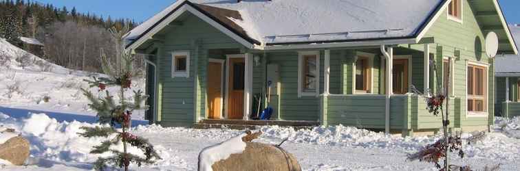 Exterior Nuppulanranta cottage by lake