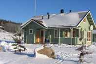 Exterior Nuppulanranta cottage by lake