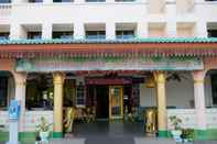 ภายนอกอาคาร Royal Jommanee Hotel