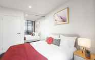 Kamar Tidur 3 Ocean Views St Kilda Apartment by Ready Set Host