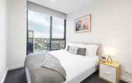 Kamar Tidur 6 Ocean Views St Kilda Apartment by Ready Set Host